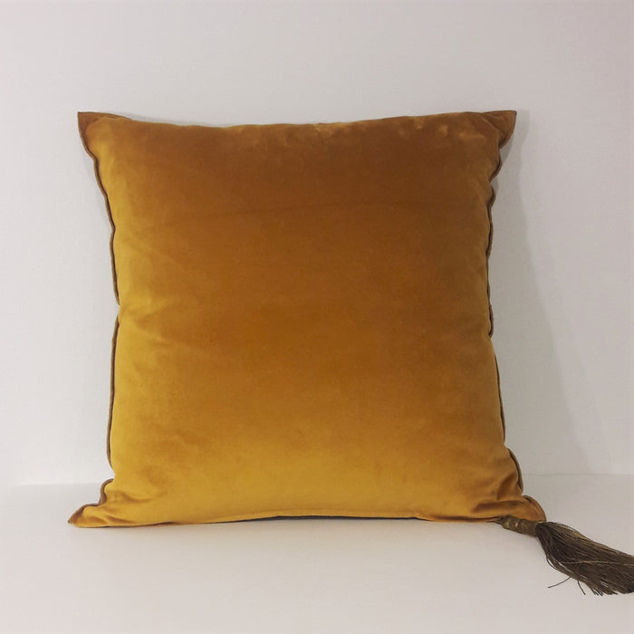 Silk cushion with alabastron print / Gold