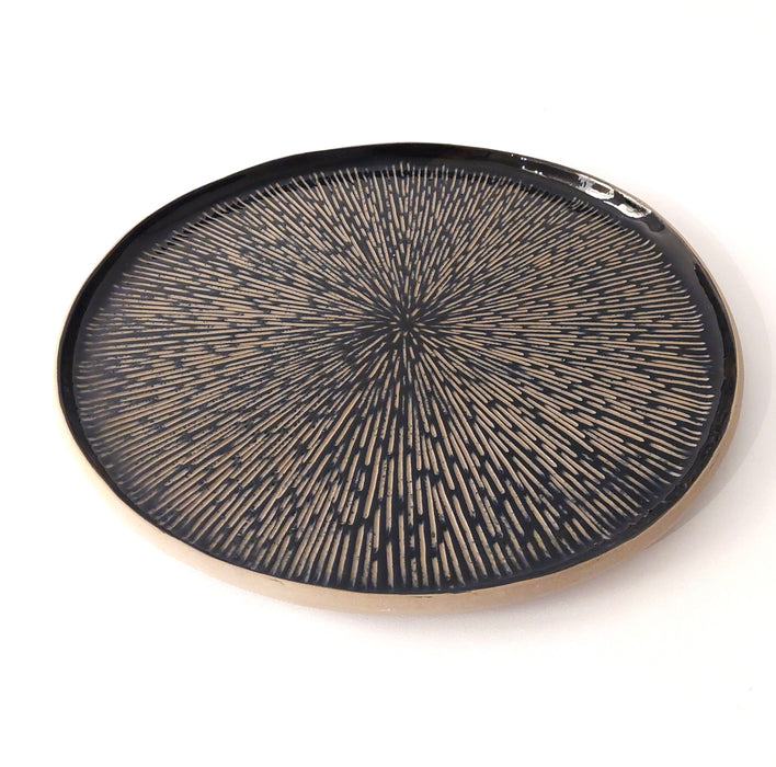 Ceramic platters with incisions