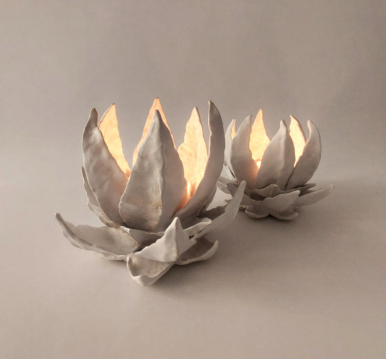 Flower tealight holder