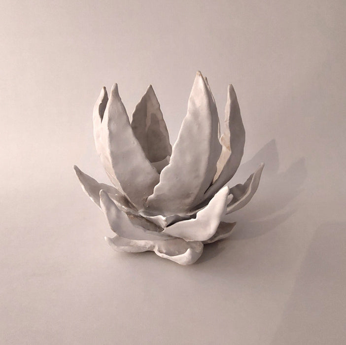 Flower tealight holder