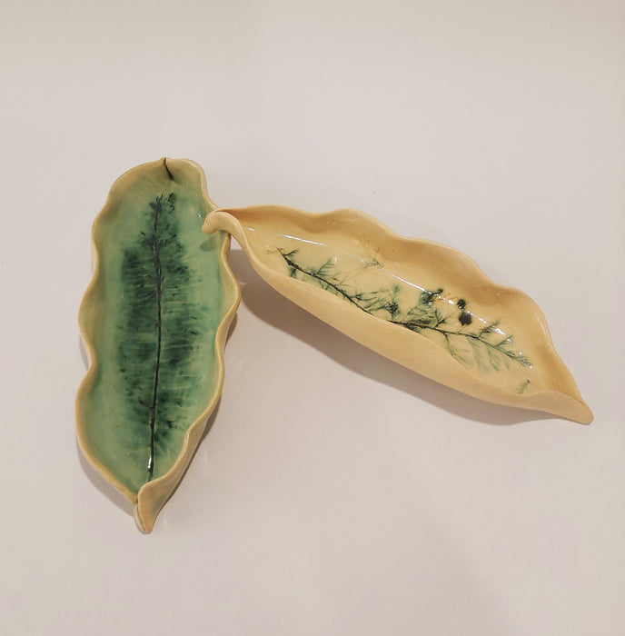 Leaf-shaped platter * Small