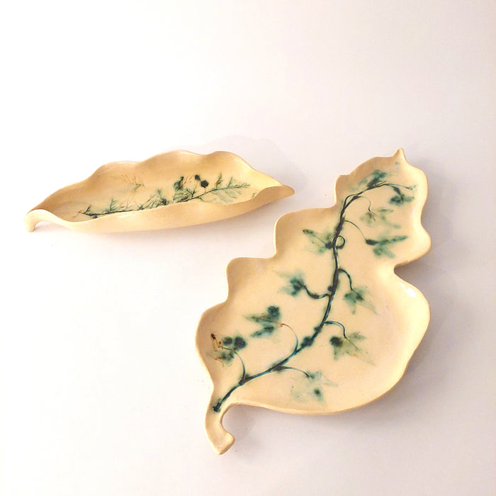 Leaf-shaped platter * Medium